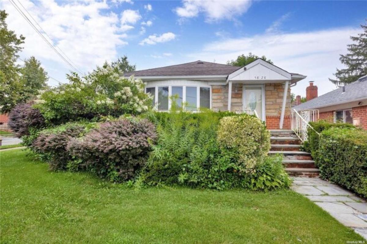 Picture of Home For Sale in Little Neck, New York, United States