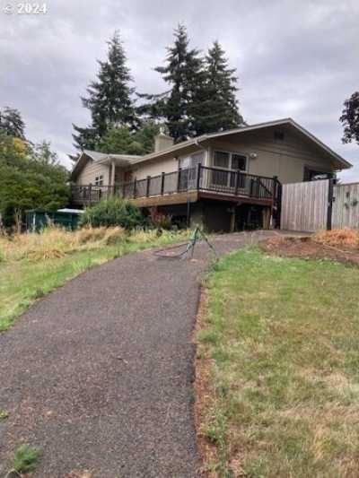 Home For Sale in Cottage Grove, Oregon