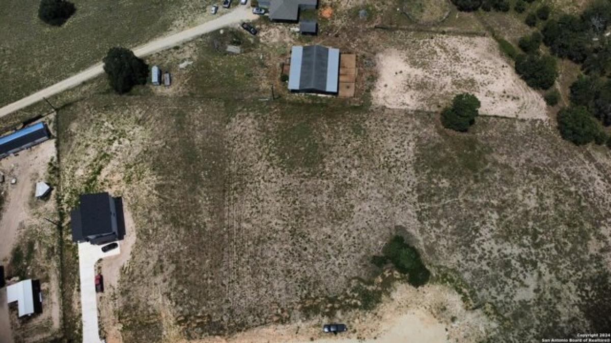 Picture of Residential Land For Sale in La Vernia, Texas, United States