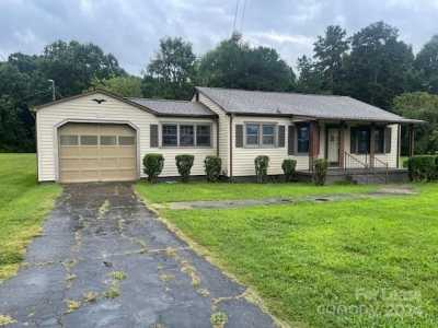 Home For Rent in Mooresville, North Carolina