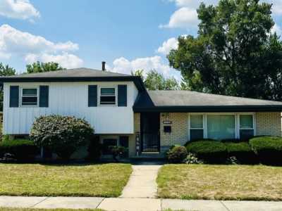 Home For Sale in South Holland, Illinois