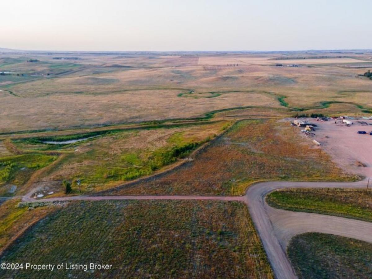 Picture of Residential Land For Sale in Killdeer, North Dakota, United States