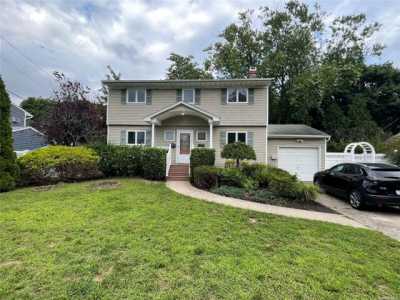 Home For Sale in Centereach, New York