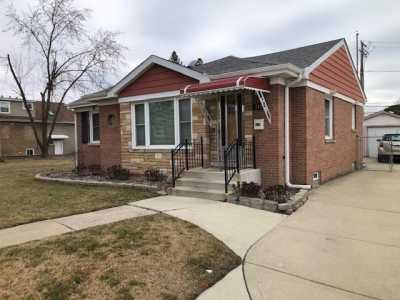 Home For Sale in La Grange Park, Illinois