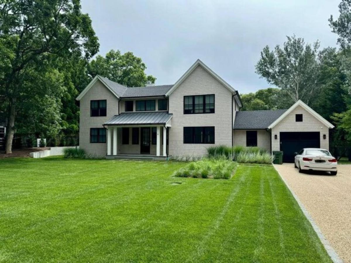 Picture of Home For Sale in East Hampton, New York, United States