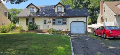 Home For Sale in Summit, New Jersey