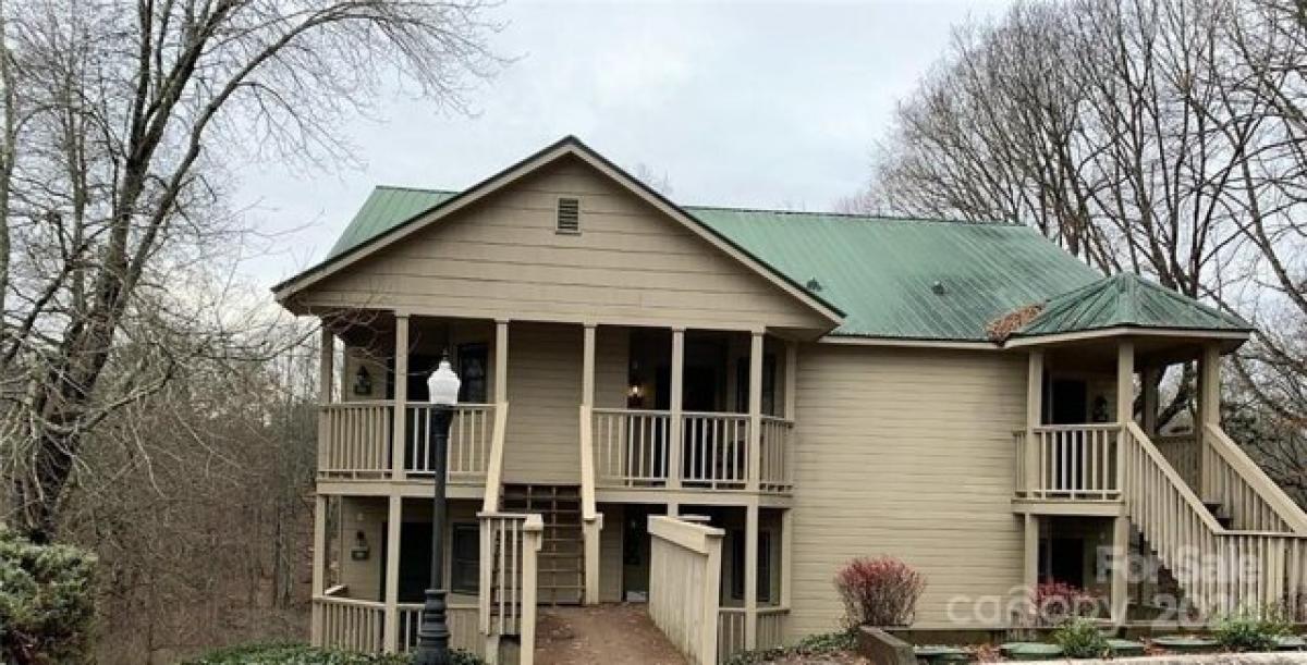 Picture of Home For Sale in Lake Lure, North Carolina, United States