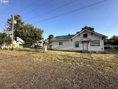 Home For Sale in Fossil, Oregon