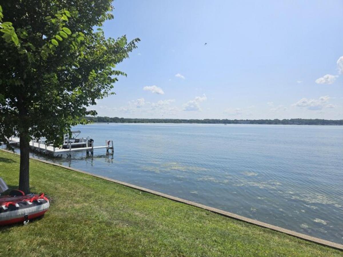 Picture of Home For Sale in Delavan, Wisconsin, United States