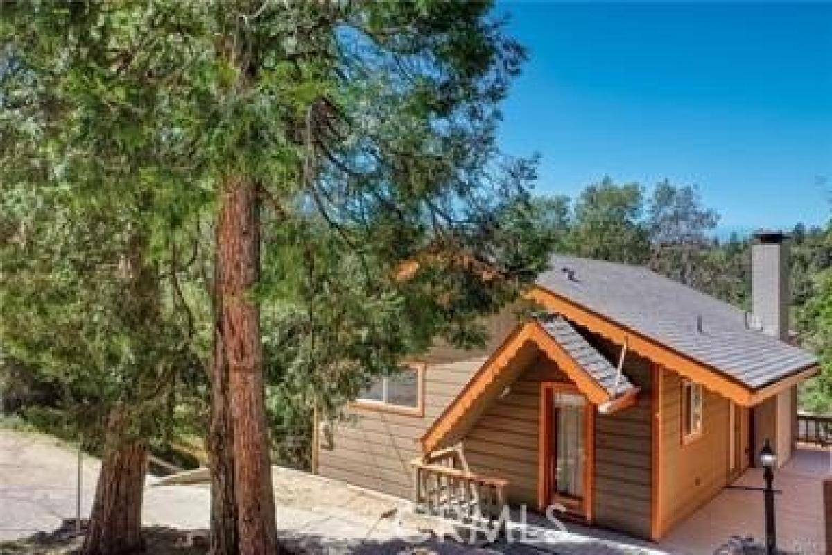 Picture of Home For Sale in Cedar Glen, California, United States