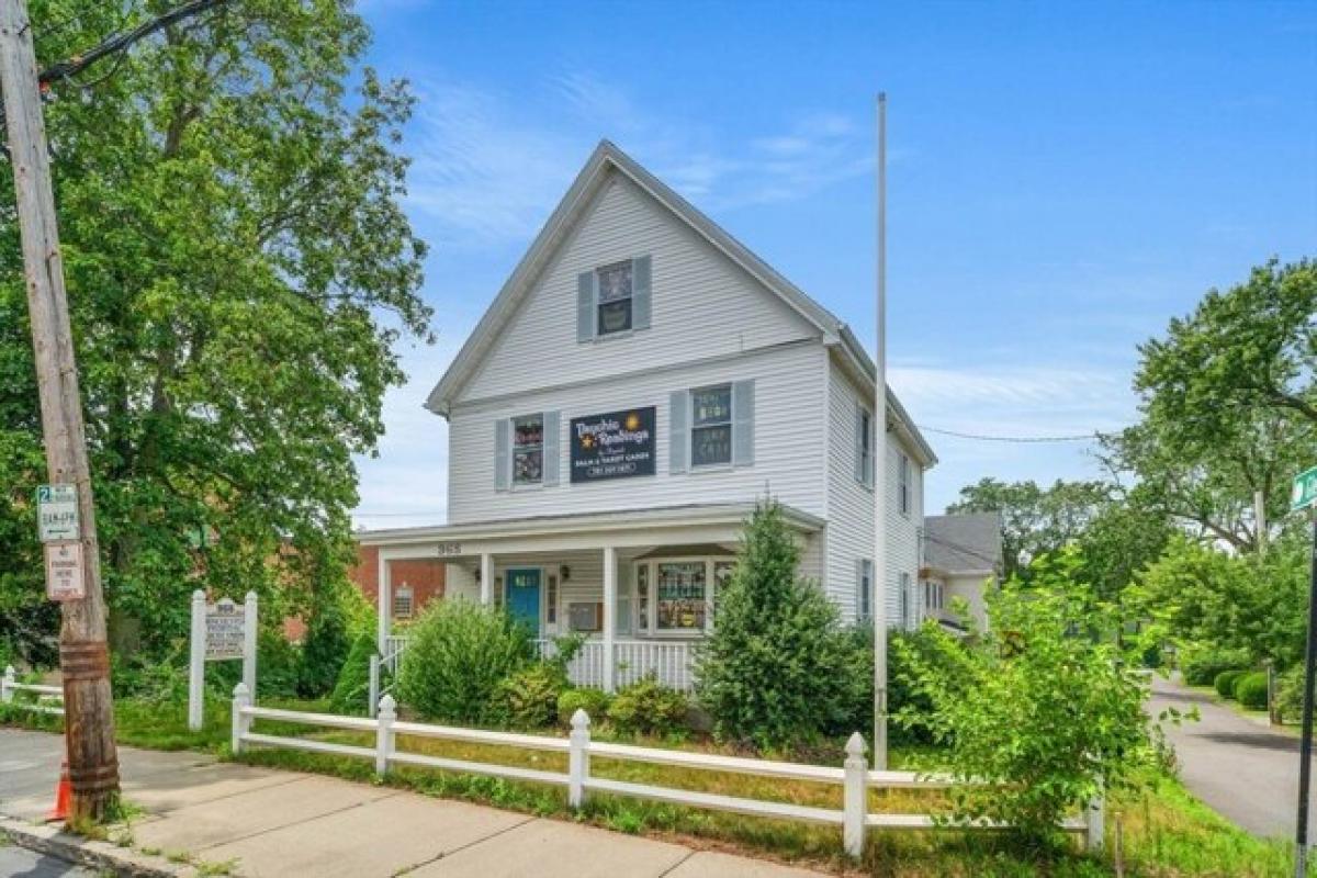 Picture of Home For Sale in Winchester, Massachusetts, United States