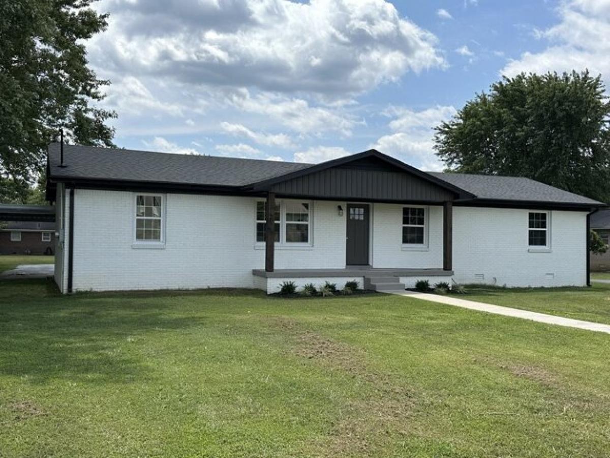 Picture of Home For Sale in Lawrenceburg, Tennessee, United States