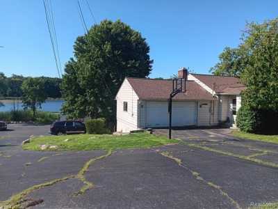 Home For Sale in Pontiac, Michigan