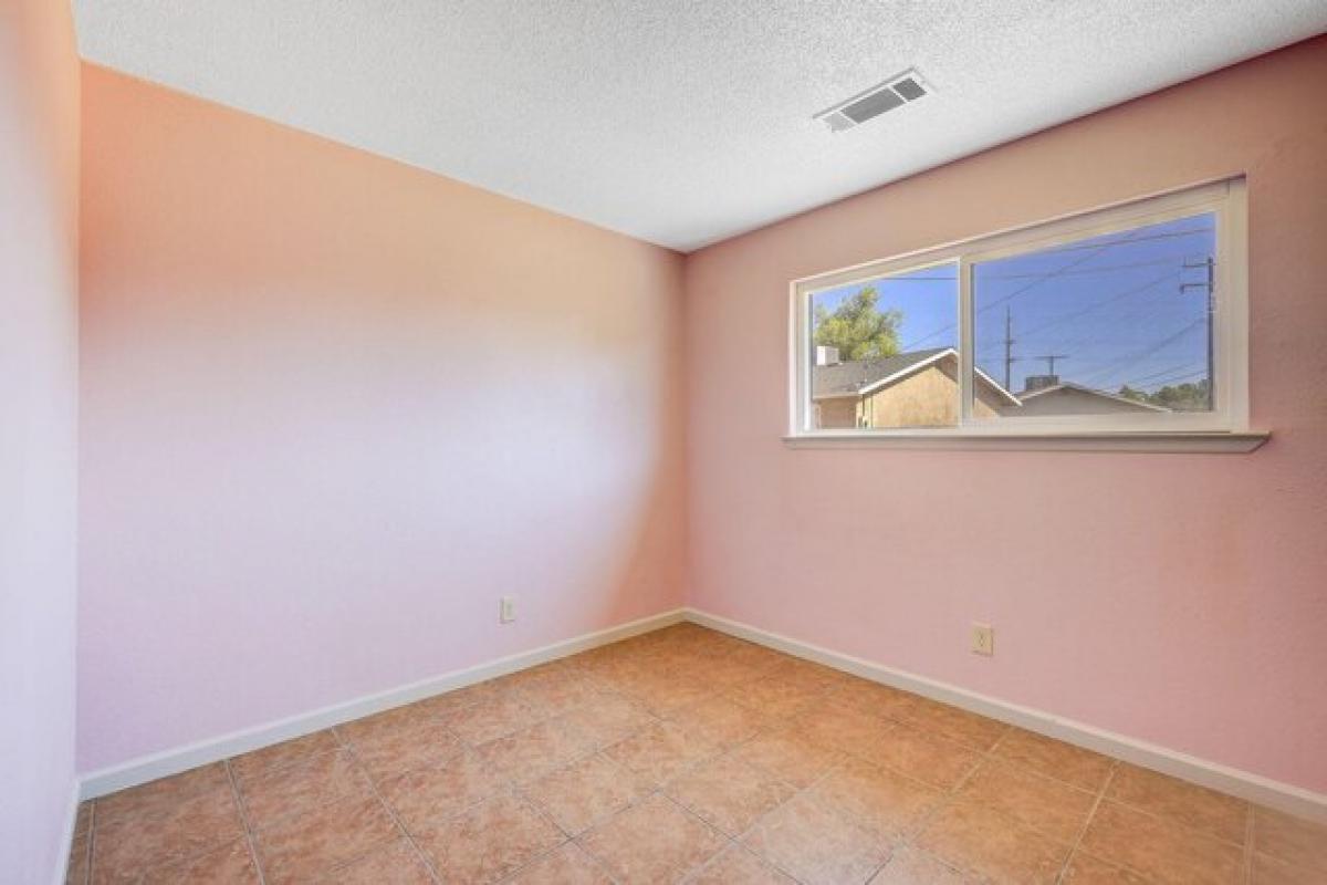 Picture of Home For Sale in Hanford, California, United States