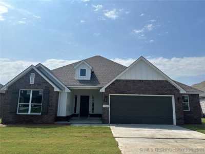 Home For Sale in Coweta, Oklahoma