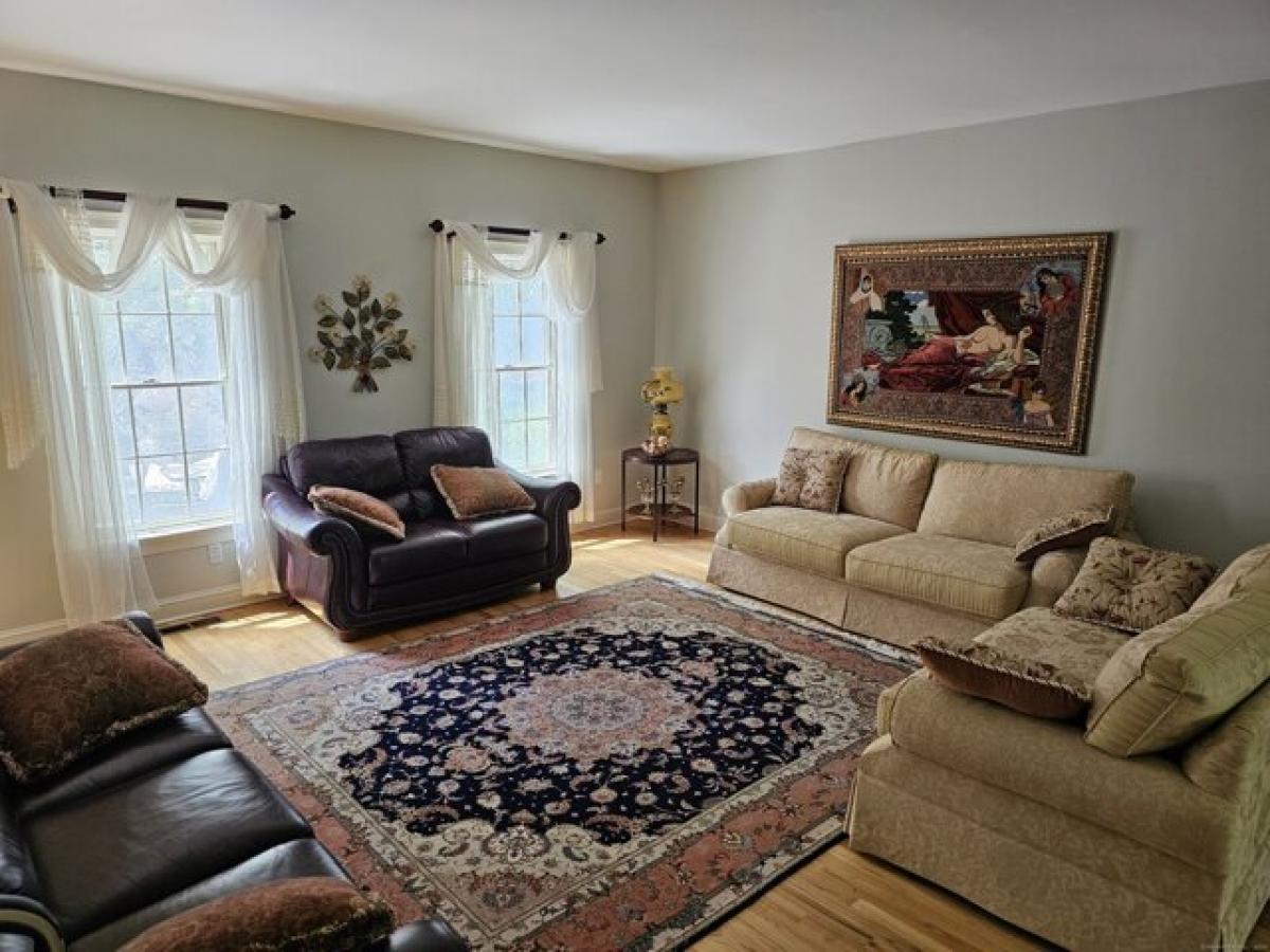 Picture of Home For Sale in Woodbury, Connecticut, United States