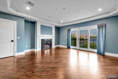 Home For Sale in Edgewater, New Jersey