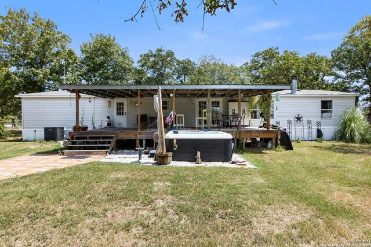 Picture of Home For Sale in La Vernia, Texas, United States