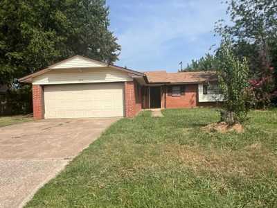 Home For Rent in Moore, Oklahoma