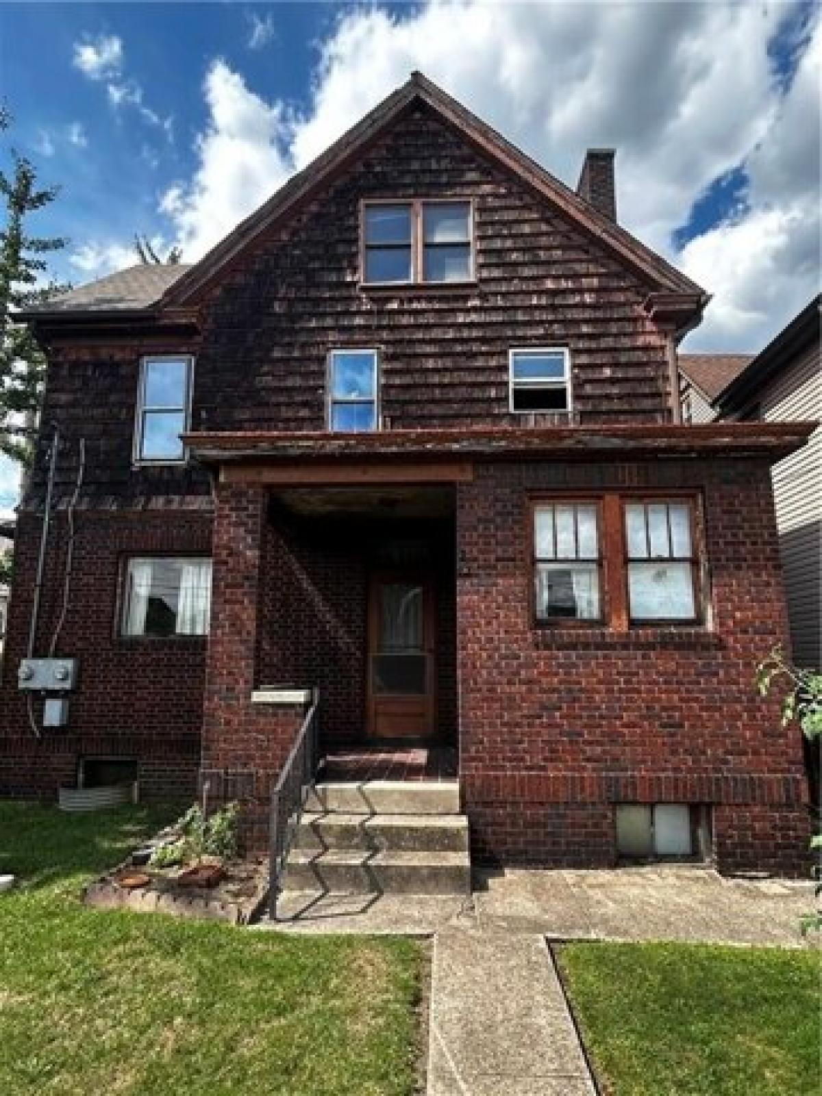 Picture of Home For Sale in Latrobe, Pennsylvania, United States