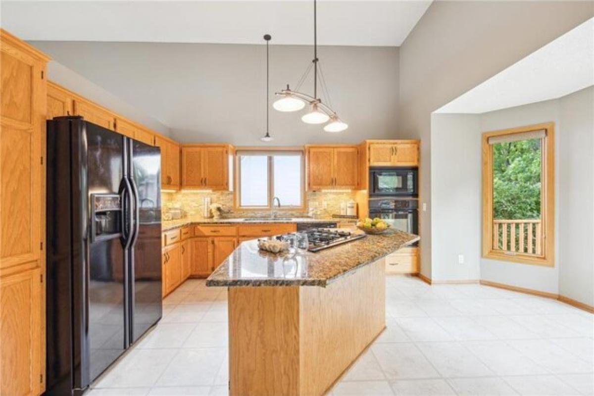 Picture of Home For Sale in Eagan, Minnesota, United States