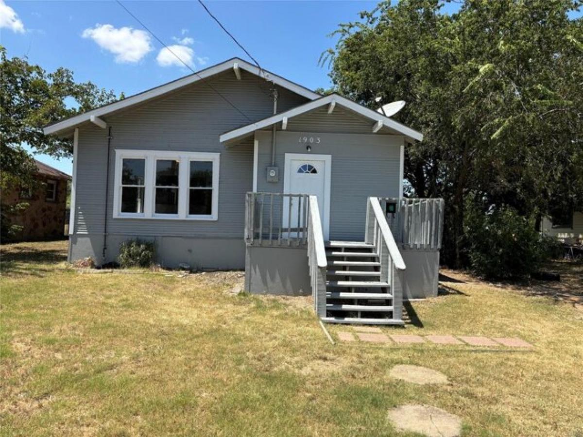 Picture of Home For Sale in Brownwood, Texas, United States