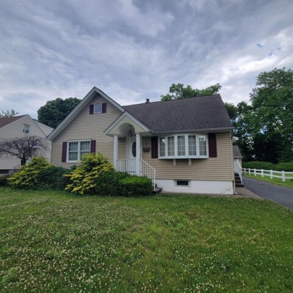 Picture of Home For Sale in Hawthorne, New Jersey, United States