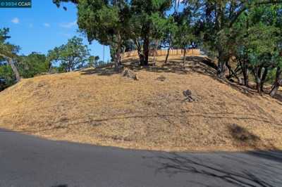 Residential Land For Sale in Orinda, California