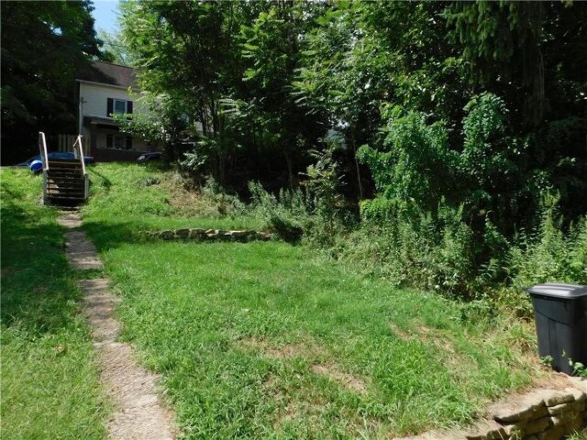 Picture of Home For Sale in Jeannette, Pennsylvania, United States