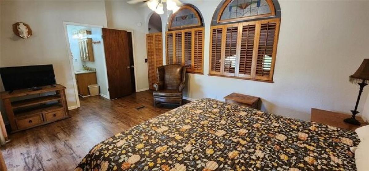 Picture of Home For Sale in Leakey, Texas, United States