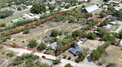 Residential Land For Sale in Devine, Texas