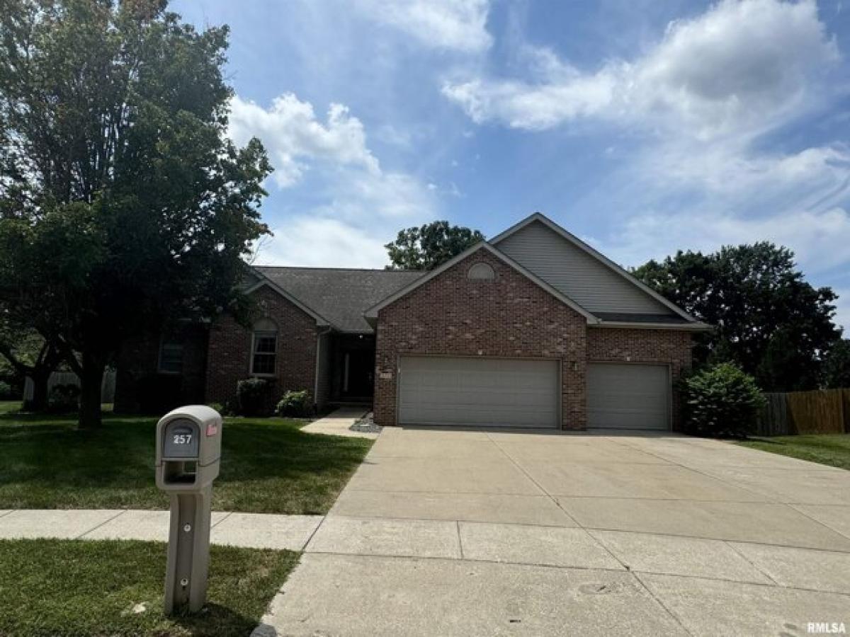 Picture of Home For Sale in Chatham, Illinois, United States