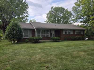 Home For Sale in Greenbrier, Tennessee