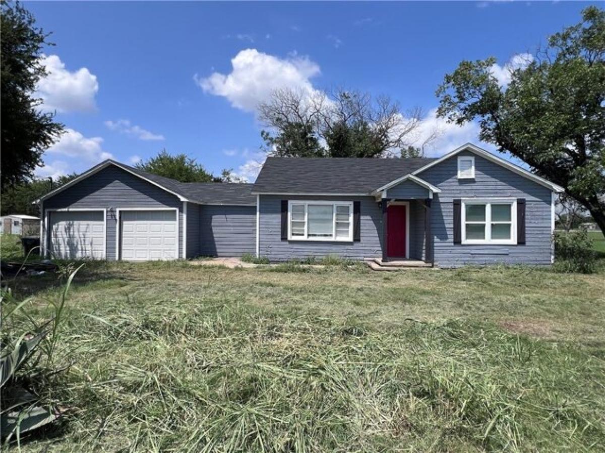 Picture of Home For Sale in West, Texas, United States