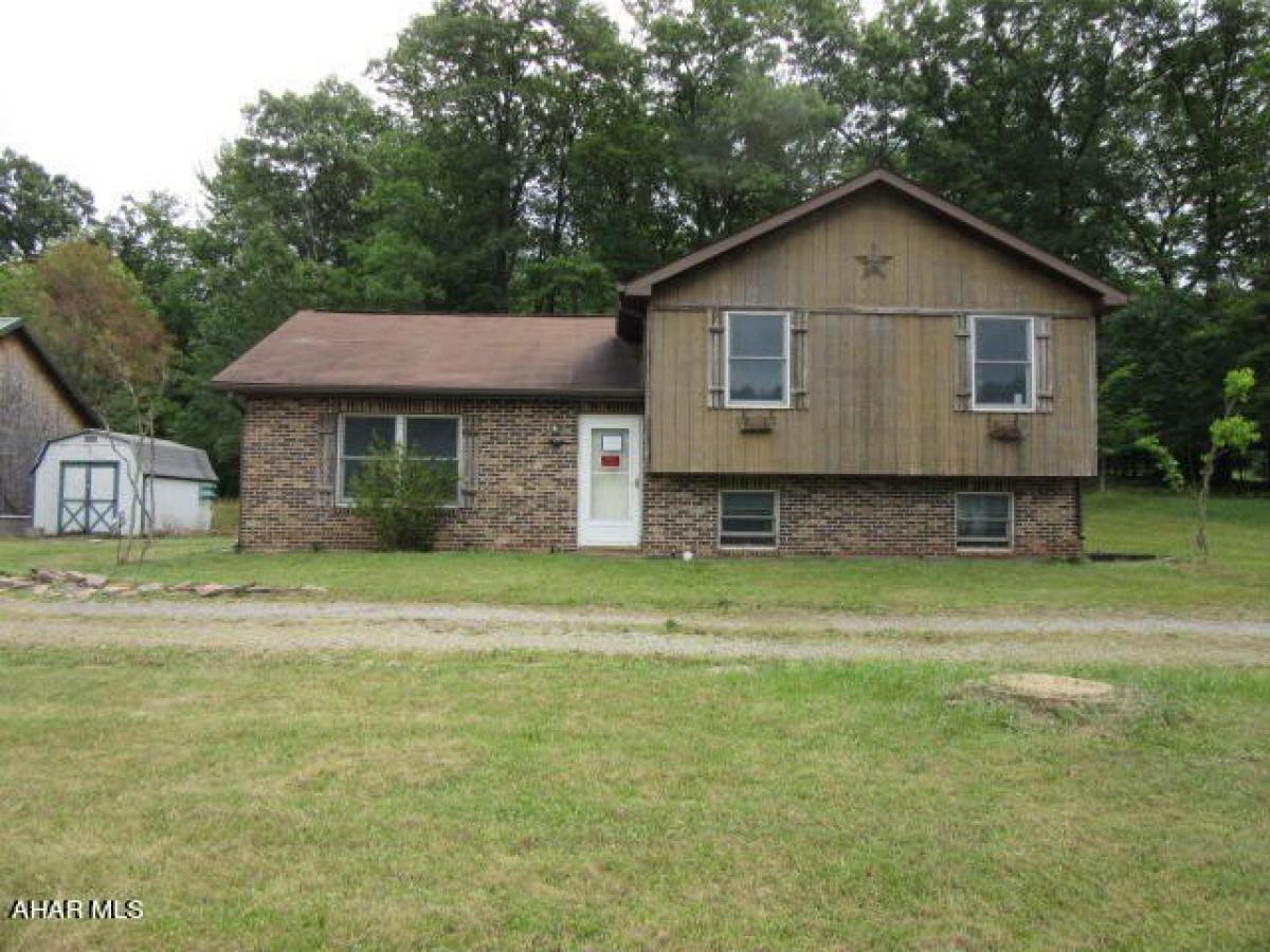 Picture of Home For Sale in Tyrone, Pennsylvania, United States