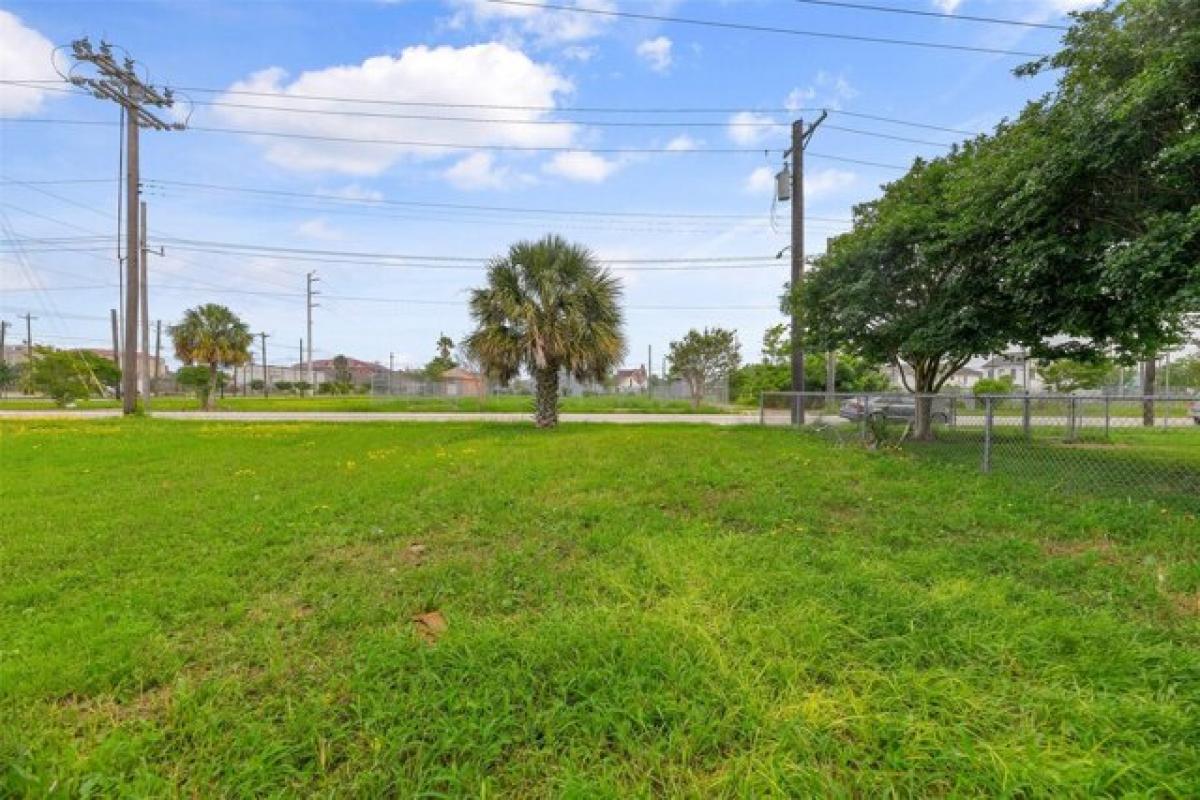 Picture of Residential Land For Sale in Galveston, Texas, United States