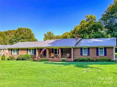 Home For Sale in Lincolnton, North Carolina