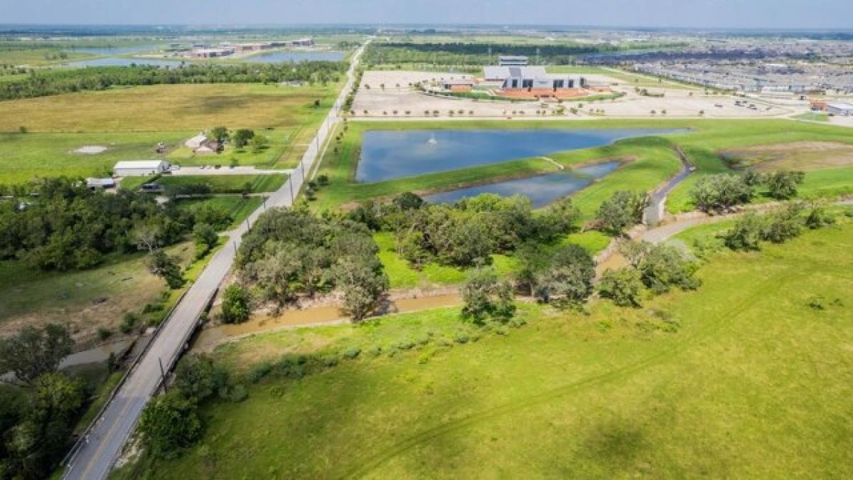 Picture of Residential Land For Sale in Rosharon, Texas, United States