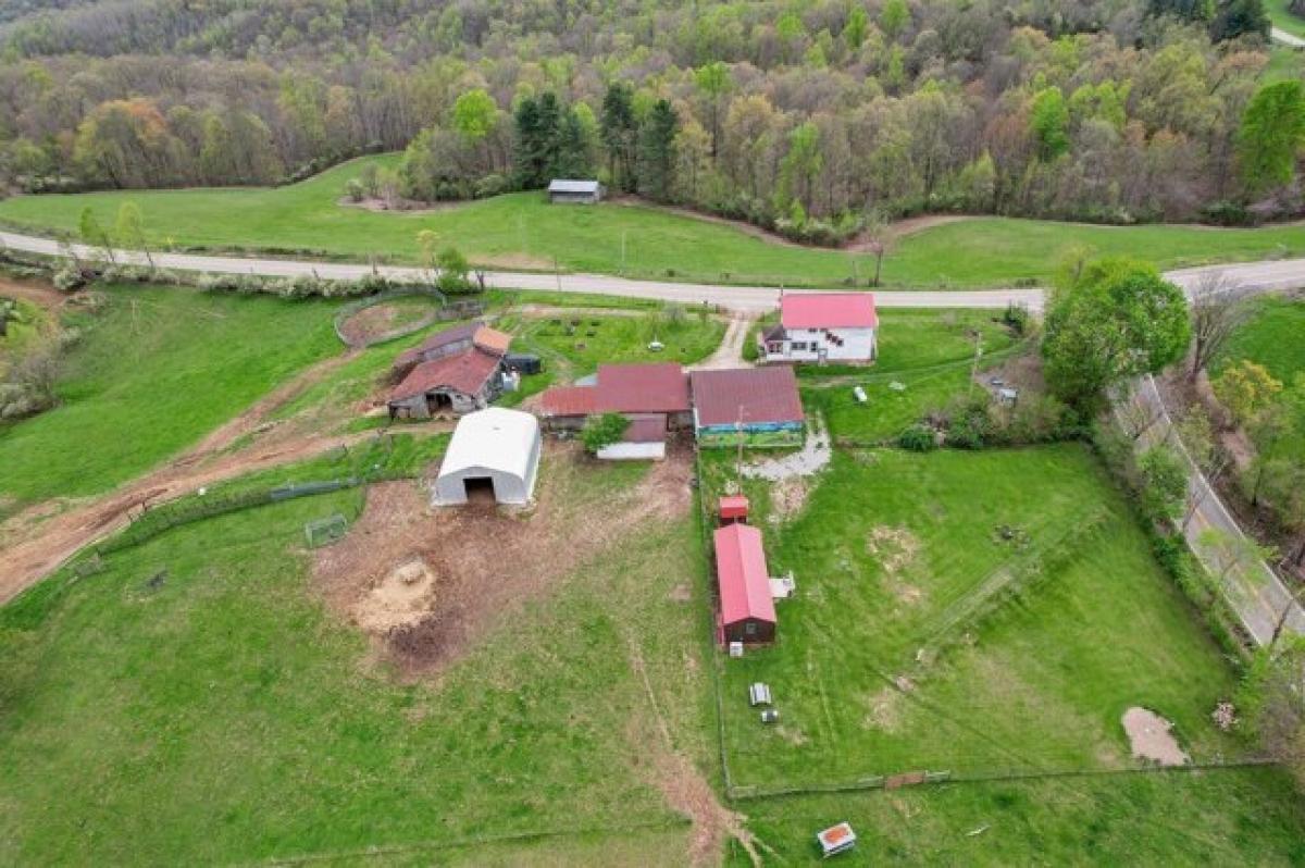 Picture of Home For Sale in Nelsonville, Ohio, United States