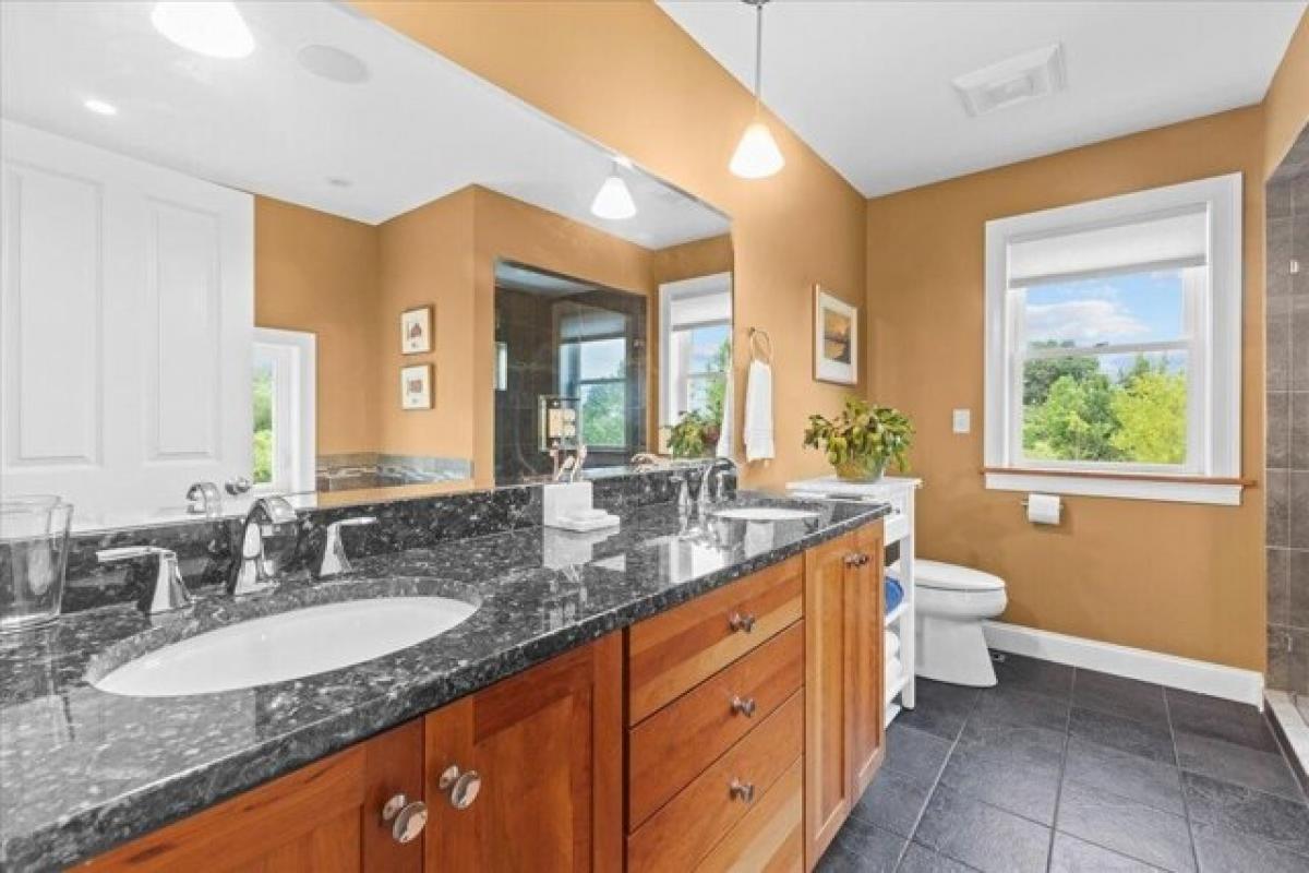 Picture of Home For Sale in South Burlington, Vermont, United States