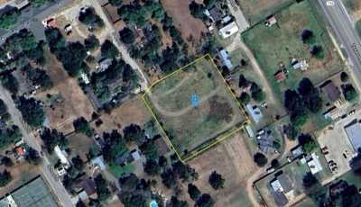 Residential Land For Sale in Stockdale, Texas