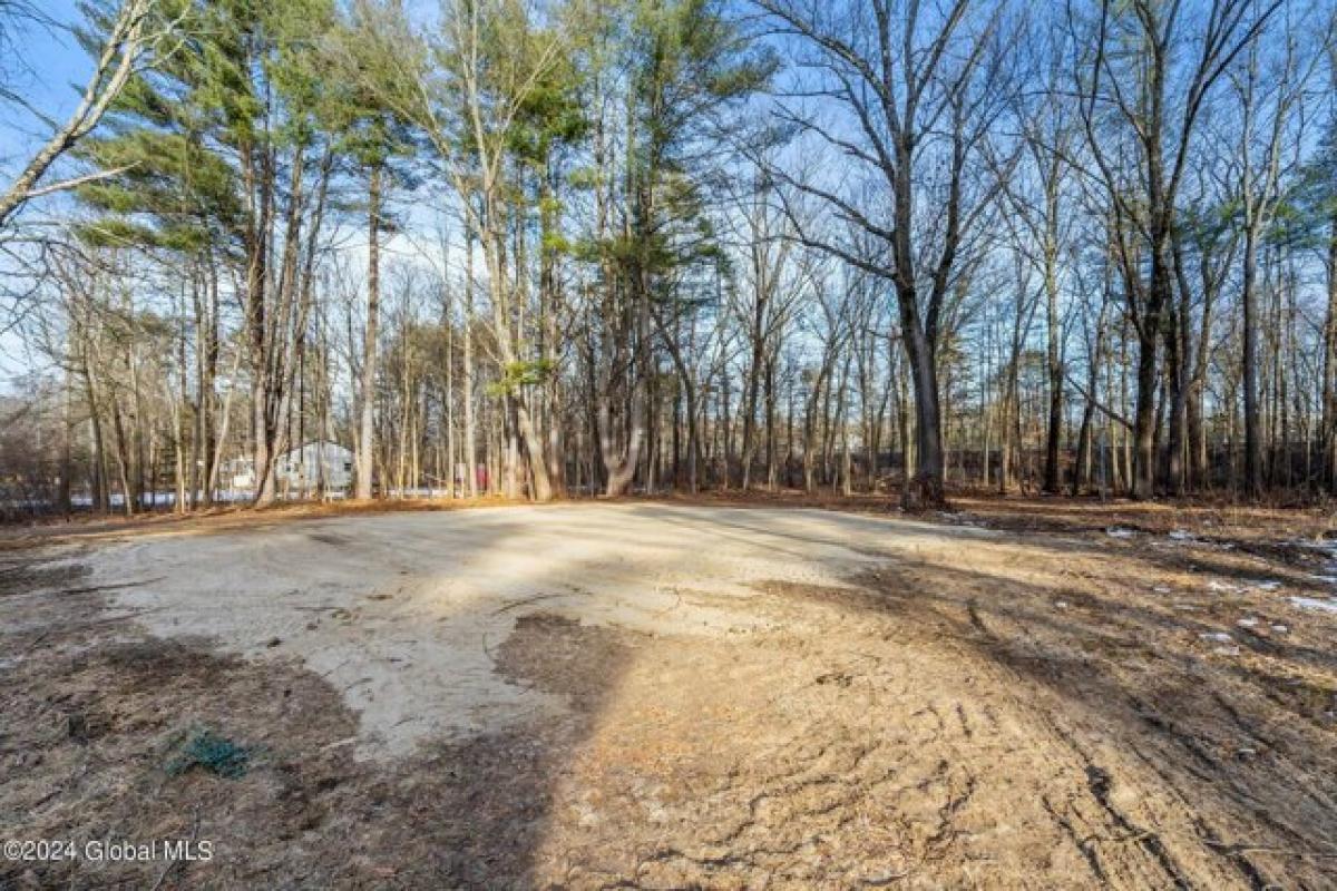 Picture of Home For Sale in Saratoga Springs, New York, United States