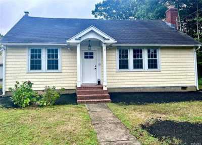 Home For Rent in Saint James, New York