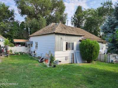 Home For Sale in Zillah, Washington