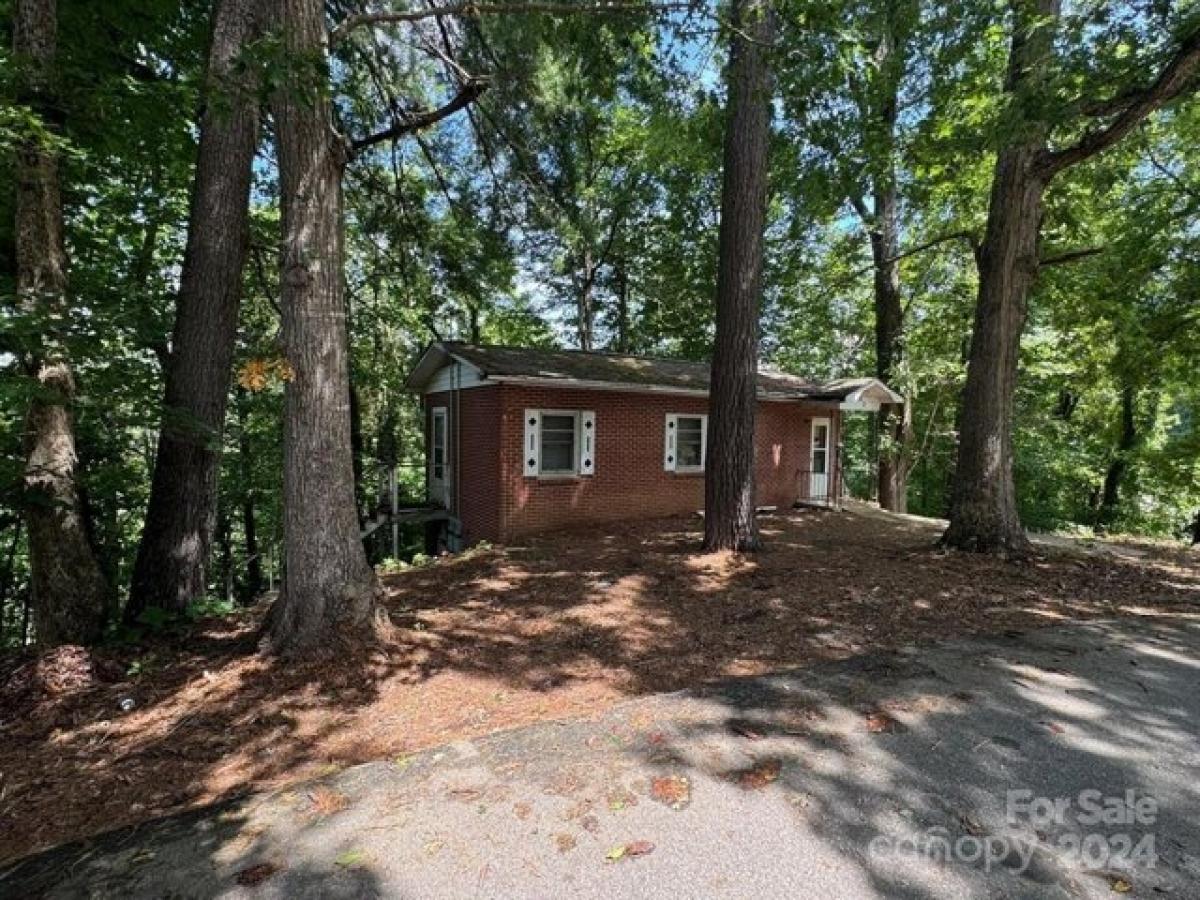 Picture of Home For Sale in Lenoir, North Carolina, United States