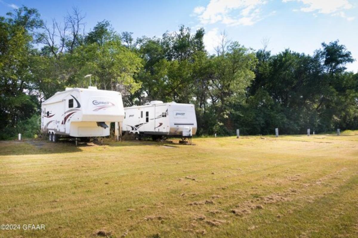 Picture of Home For Sale in Grafton, North Dakota, United States