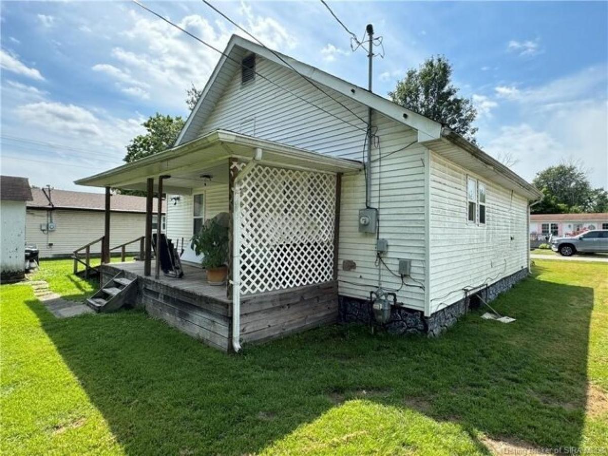 Picture of Home For Sale in Austin, Indiana, United States