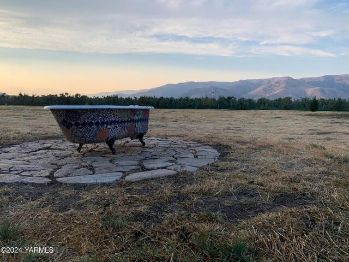 Picture of Residential Land For Sale in Tieton, Washington, United States