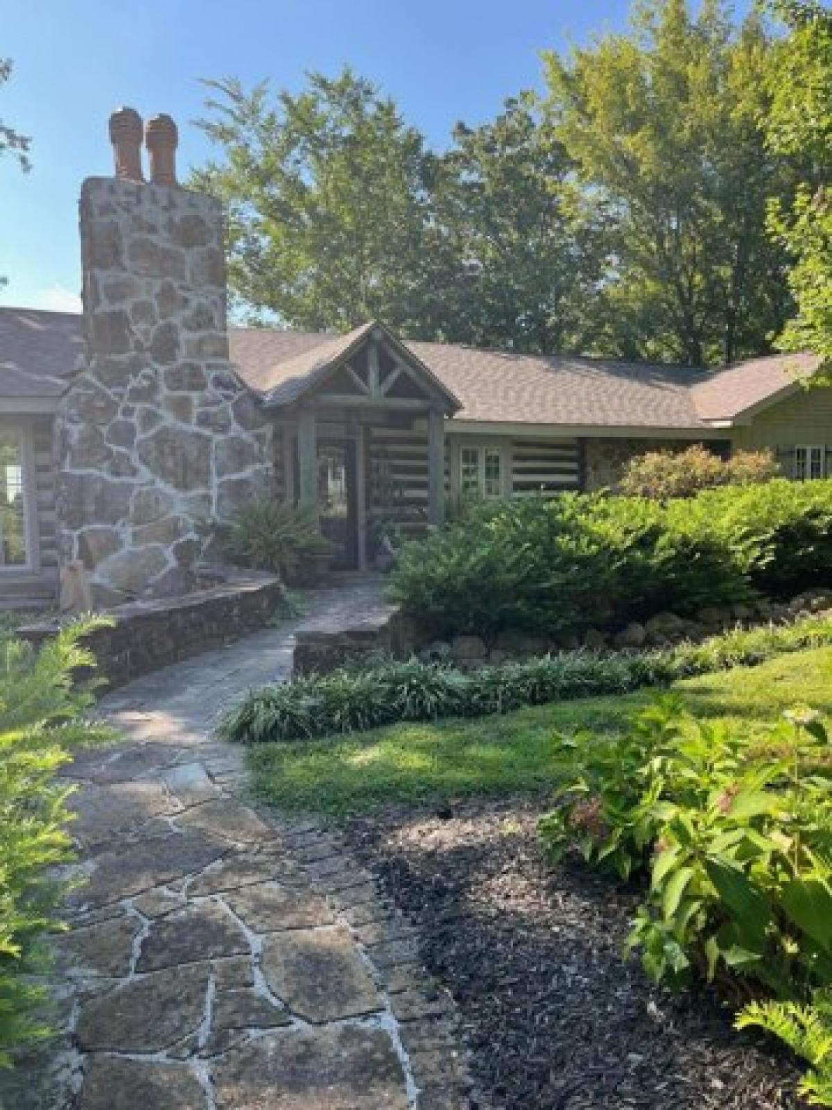 Picture of Home For Sale in Fort Payne, Alabama, United States