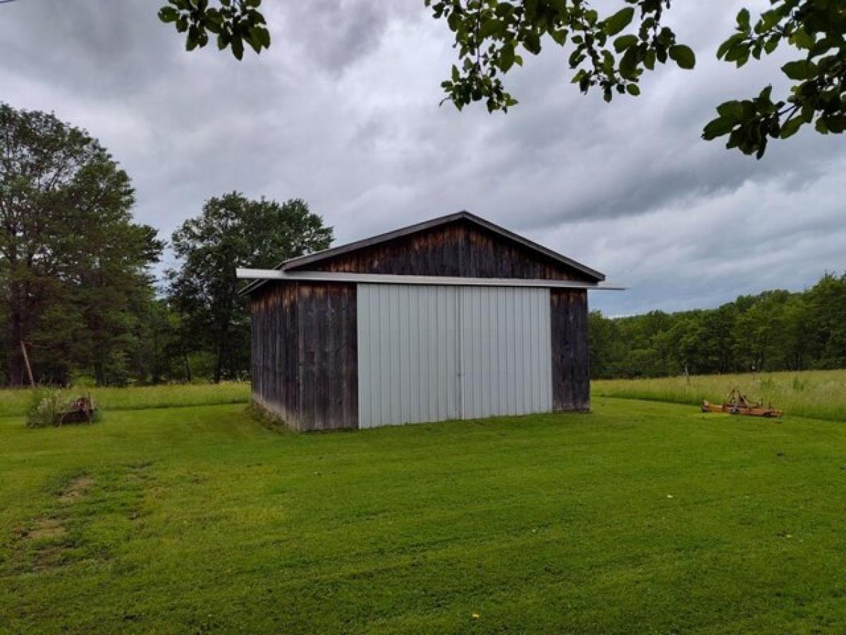 Picture of Home For Sale in Oil City, Pennsylvania, United States